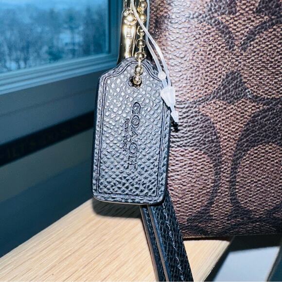 COACH - Double Corner zip brown wristlet - Picture 4 of 12